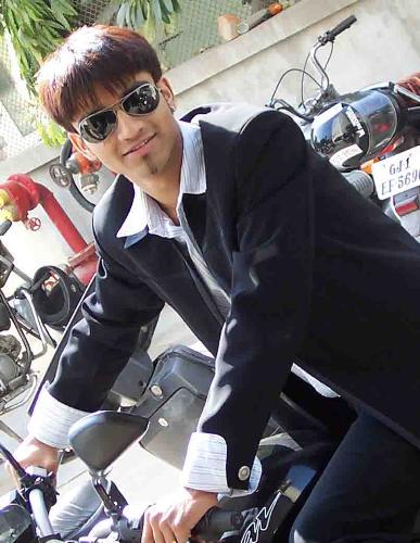 WaH - this is a pic..whn i ws celebratin days in ma clg!!