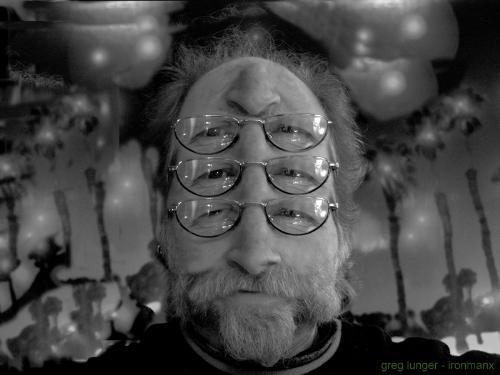 Without my Mask again. - Standing in my livingroom, in front of zum of my Art.