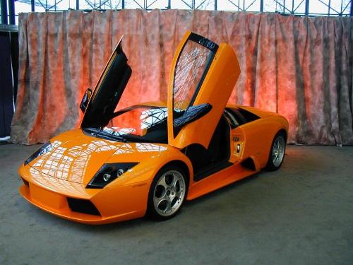 A nice car. - Not one like this, I'm not rich. A nice car. - Not one like this, I'm not rich.