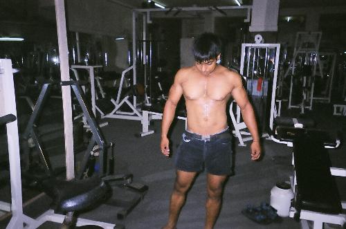 abhi in gymnaium - hi this abhineet again work out in gymnasium