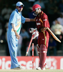 India vs West indies - Lara and Rahul dravid in a slight confusion in the one day cricket match.