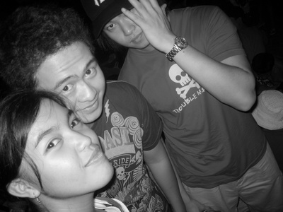 khat, gelo, mikee - this was when we watched the 2nd PyroOlympics here in the Philippines.=) we had nothing better to do so, picture picture!=)