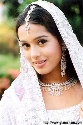 Beautiful amrita rao - she was looking very beautiful in vivah movie. dont mind that she is already having mindblowing beauty. I love her beauty so much.