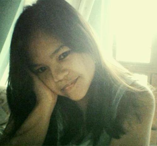My BF's fave picture of me - this was taken one lazy sunday afternoon.. Try to guess my age when this photo was taken (just a few months ago). hehehehe...