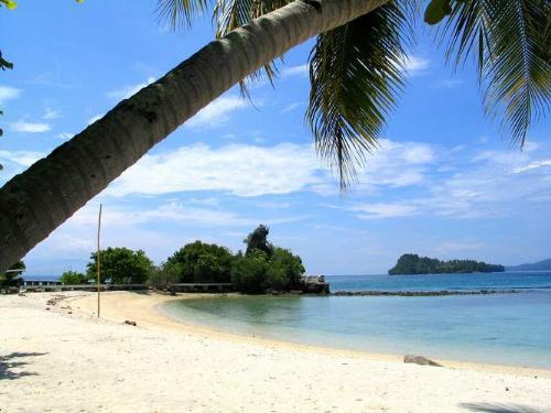 samal island - Philippines, a country with beautiful beaches, delicious fruits and delicacies and of course wonderful people.
