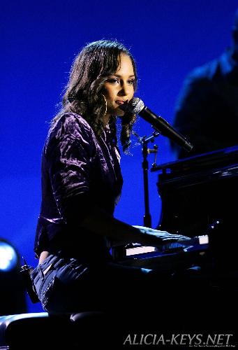 alicia keys - alicia keys sings from the heart