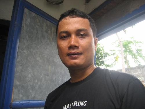alfichaeir - this is me, it's not very good quality of picture because it was taken by myself with a not very good quality of camera. by the way, my pimples and rough face skin is clear tho.