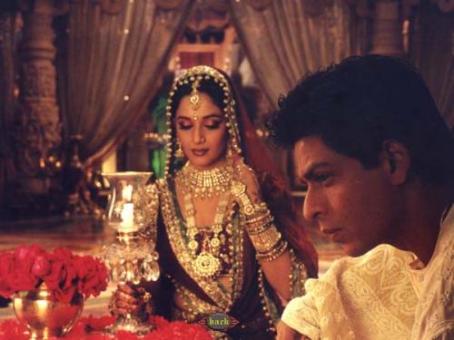 shahrukh khan 3 - Shahrukh acted with madhuri dixit. one of the best dancers in bollywood.