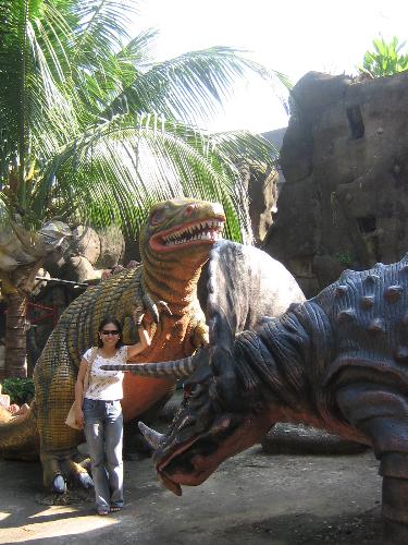 the Jurassic Park - Grrr....AAAAA...i took this pic for the sake of a souvenier but u know wat standing beside these giants replica's gives me the nerves. I do feel their presence...so scary though but thank God, there just solid lifeless creatures.