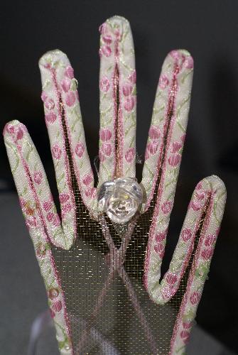 hand shaoed ring holder - hand shaped ring holder