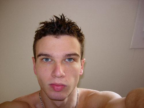 This is me - Hi this is me a 22years hold boy.live in France exactly near Nice.Do somebody knows?I'm a student.I like have fun with my friends,and watching tv.As you can see on my interest my favorite singer is Britney Spears.I like pizza and thailand food.What else...I speack french and italian.