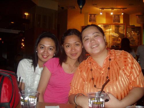 Im with mel and Rhea my other bestfriends - This was taken at the cafe sheila was there but she went home earlier.miss them so much talaga.