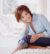 Martina McBride - Martina McBride Pose