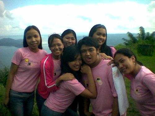 pink girls - photo taken in tagaytay with my friends.... all are wearing Graduation Class T-shirt