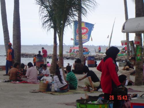 Ancol - Ancol is a place in jakarta where people luv to go for the sea, boating, dufan, underwater world and activities that can be participate as a family or frens individually. Nice breeze and very lively