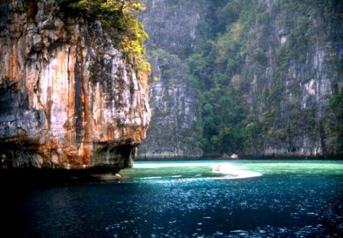 MY FAVOURITE ISLANDS - ANDAMAN AND NICOBAR PIC COL - WELL THIS IS A COLLECTION OF THE PICTURES OF THE ANDAMANS, A PLACE CONSIDERED TO BE THE HEAVEN ON EARTH, CHECK THEM OUT AND YOU WILL KNOW WHY IS IT SO CALLED.
