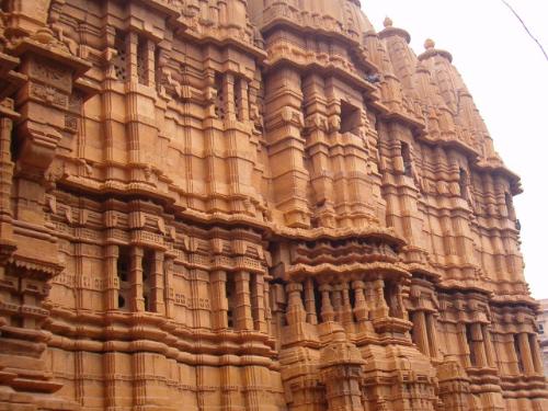 Sonar Killa - Sonar Killa is the Bengali given to the Jaisalmer Fort in the Thar desert of Rajasthan, which is the only living fort till date. Made up of golden yellow sand-stone, this fort was the bastion of Bhatti Rajputs.