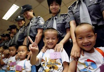 Abducted Children returned to their parents - 9 Abducted children in China returned to their parents after DNA testing
