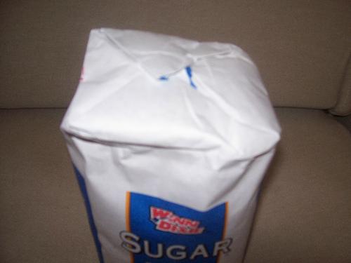 Spilling sugar everywhere with this bag -  opening  bags of sugar that spill everywhere and can&#039;t get all the sugar out 