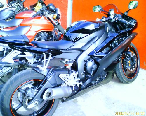 Yamaha R1 - kewl bike...