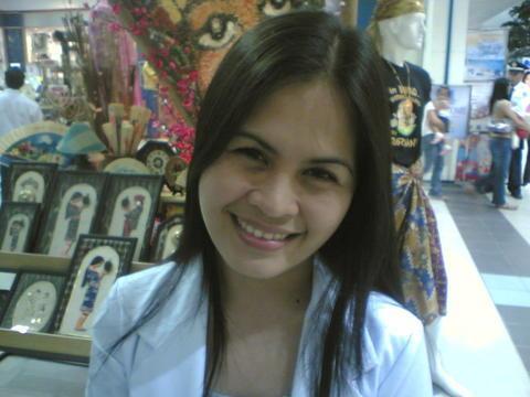 mEmYseLf&i - it's me when I was a 4th year college student..took up Bachelor of Sciene in Computer Science. It is a policy in school that if a student reach 4th year or 5th year, everybody must wear a white uniform.It represents that you are graduating. And I am very glad that I reached that level.