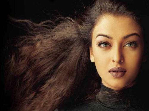 Aish Blask Background - Best Snap of Aish I have seen...