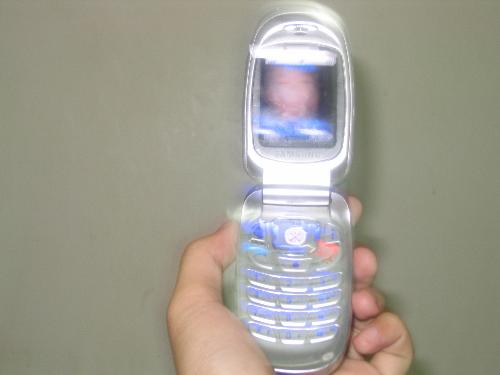 cellphone - This a fliptop phone.