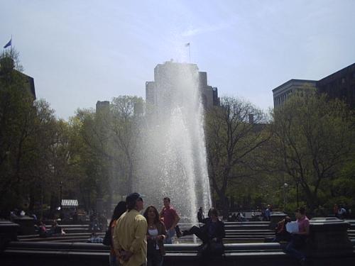 Washington Square Park - The fountain is so pretty when it's on...