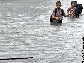 Indonesia floods: 340,000 homeless - Indonesia floods: 340,000 homeless Indonesia floods: 340,000 homeless