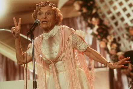 The wedding singer! - Rose singing. haha. She's such a cute old woman. I loved this part of the movie! . .