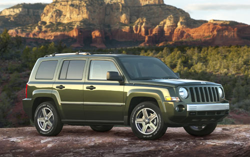 Jeep Patriot (front) - Very nice image of the new Jeep Patriot with what appeard to be a Grand Canyon type backdrop.