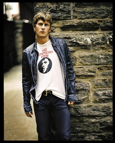 rob thomas - this is an awesome pic of rob thomas , lead of matchbox 20