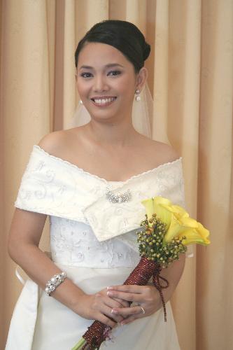 i'm a wife now =) - http://pomscienna.weddingannouncer.com