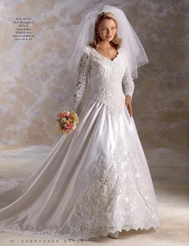 wedding dress - Wedding dress with bouquet