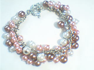 my favorite beaded bracelet - this is my favorite beaded bracelet. i used glass pearls. i digg the color combination that i used. hope you like it too.   =)
