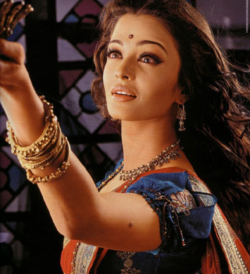 Ashwariya Rai - The queen of bollywood cinema. Check out the picutre and comment upon it!