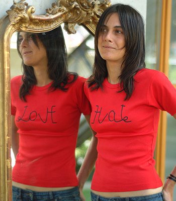 check this out - did u ever see such a gr8 pic rare to find rite!!!!!!!! neywayz the gal who put it own looks different in the mirror than she actually looks