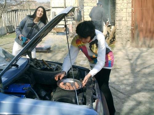 Great meal - A woman fried her dfinner on the carburator :)
