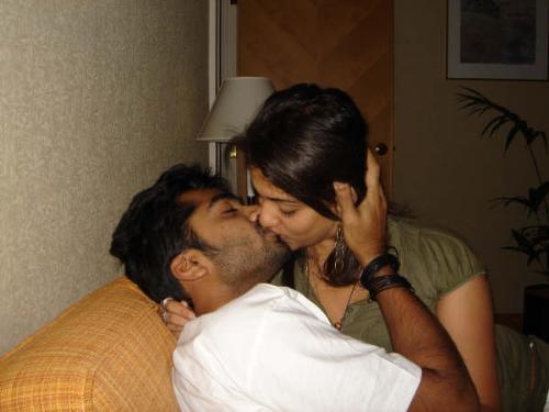 The mouth kiss of Simbhu! - One of the famous tamil film hero is giving a mouth kiss to one of the famous tamil film actress.
