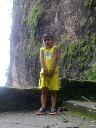 My little 'Bhanja' on way to Kamlah fort in Kangra - Well thats my 'Bhanja' thr. We were on our way to Kamlah fort. From the vantage point at the top mountains surrounding the fort seem to adding a little more to the beauty of the place. Kamlah fort is in Kangra(Himachal Pradesh)