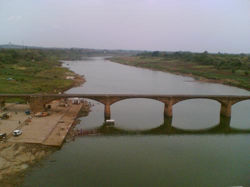 jabalpur... - this is the famous bridge among students in jabalpur named tilwara, for their overnight activities.