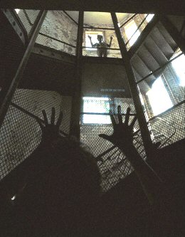 Session 9 - Stairwell scene, one of the best of the film in my opinion!
