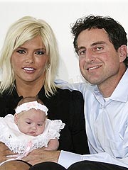 Anna Nicole&#039;s Baby in Care of Stern&#039;s Family - Anna Nicole&#039;s Baby in Care of Stern&#039;s Family Anna Nicole&#039;s Baby in Care of Stern&#039;s Family