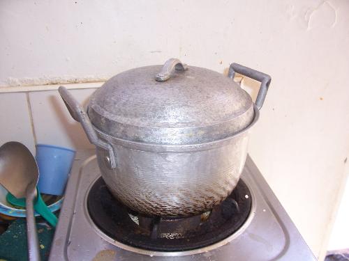 regular cooking pot - i cook rice in it