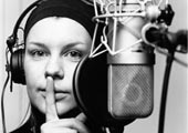 miss kittin - radio caroline - a little one from radio caroline's best dj - Miss Kittin ;}