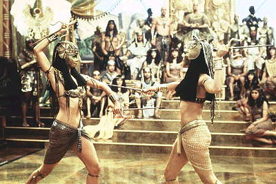 The Mummy Returns - A clip from the amazing fight scene between Evelyn Carnahan O'Connell (Rachel Weisz) and Anck Su Namun (Patricia Velasquez).