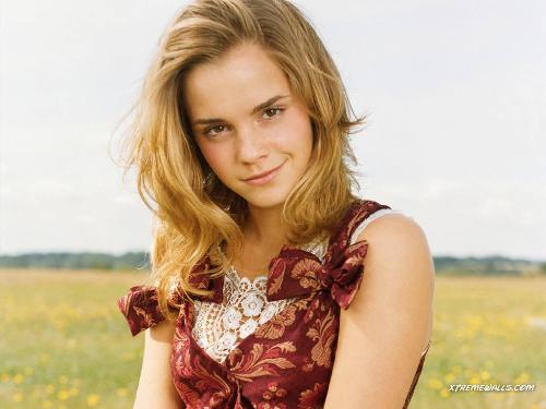 Emma Watson - Hermione Granger A.K.A Emma Watson... A beautiful and an upcoming Harry potter star