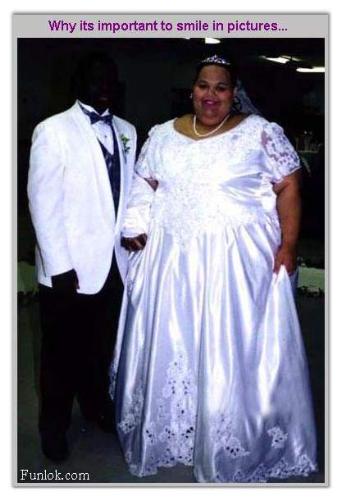 hmmm... is she a single or????!!!??? - can u see another person standin beside tat slim [lolz] lady????