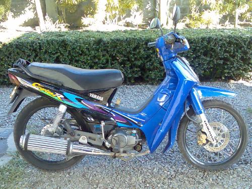 Blue Yamaha Crypton R - Yamaha Crypton R equiped with stock rear suspension and oversized rear tires