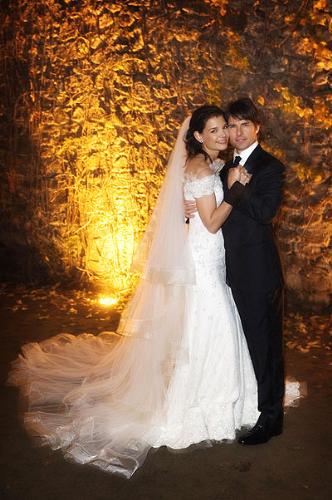 Tom Cruise and Katie Holmes Wedding pic - Tom and Katie's wedding photo at the castle in Rome where they were married